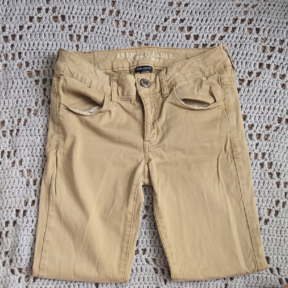 American Eagle Khaki Jegging size 2 Short